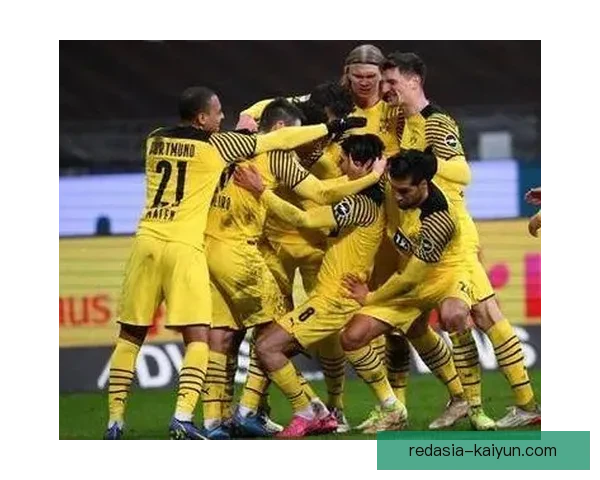 法兰克福的逼抢战术引领德甲革命，球队表现令人瞩目，状态持续回暖。